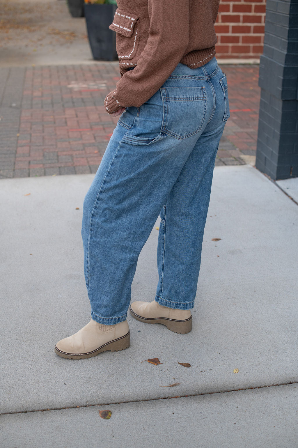 Hidden Vintage Patch Pocket Barrel Jeans