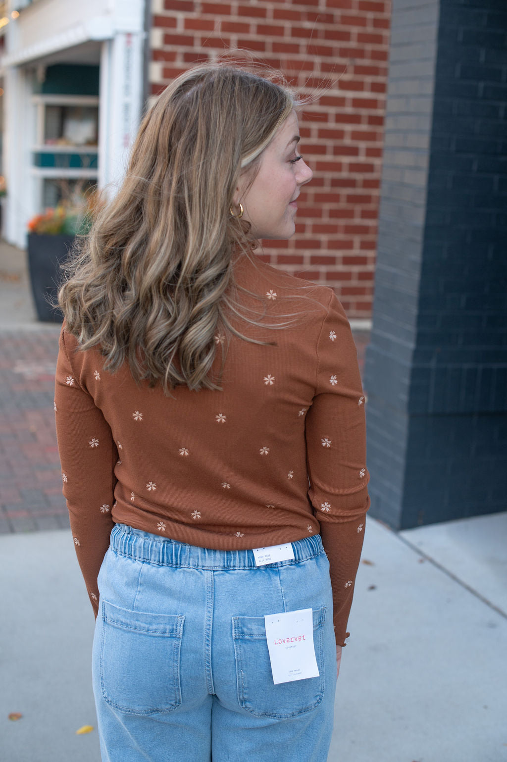 Caramel Floral Embroideried Mock Neck To9p