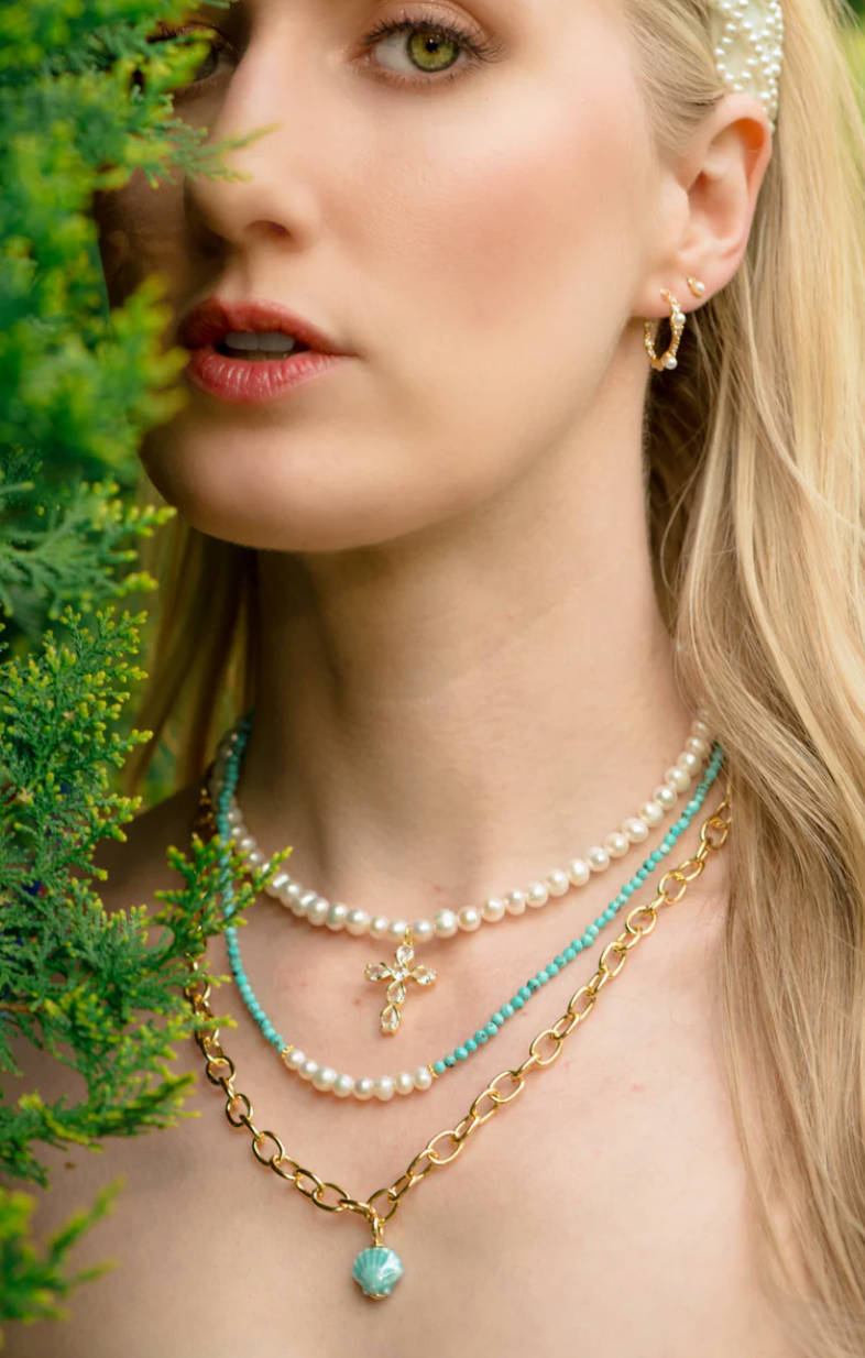 Arista Shell Pendant Necklace