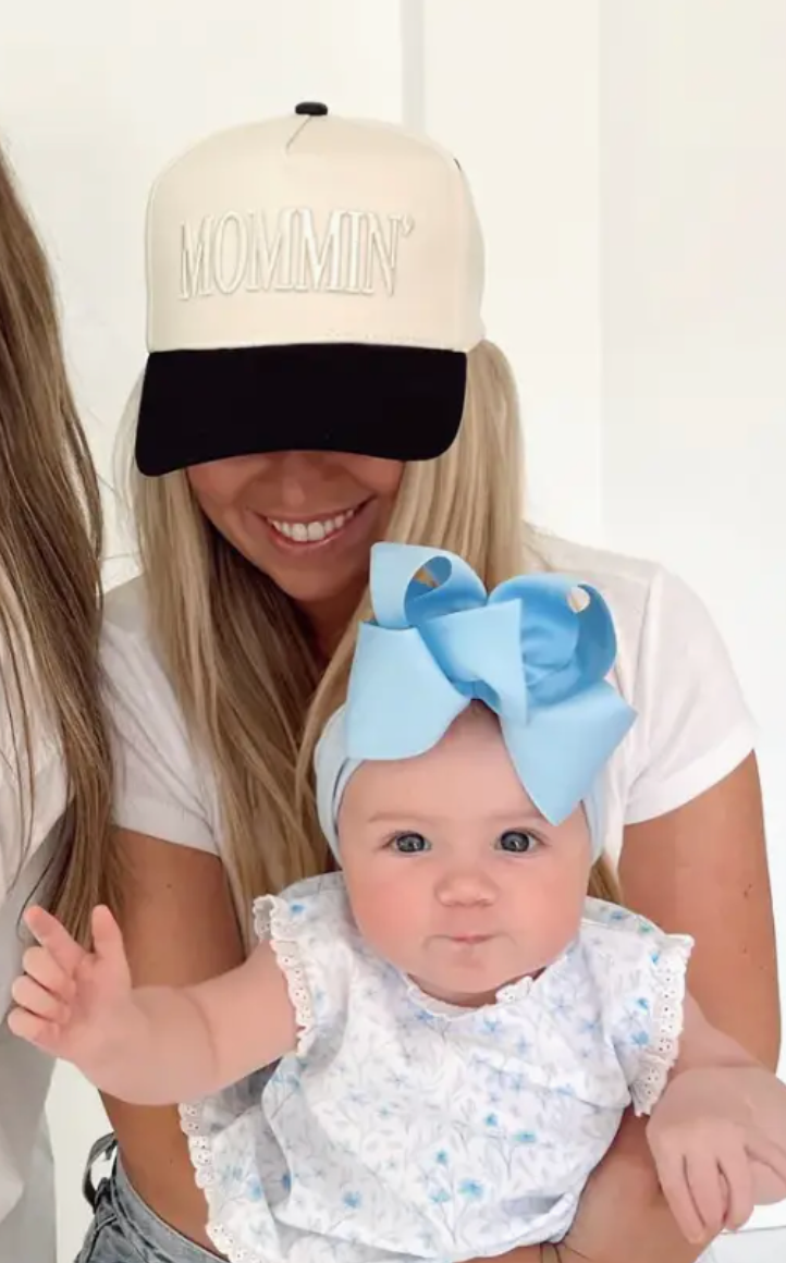 MOMMIN' Vintage Trucker Hat