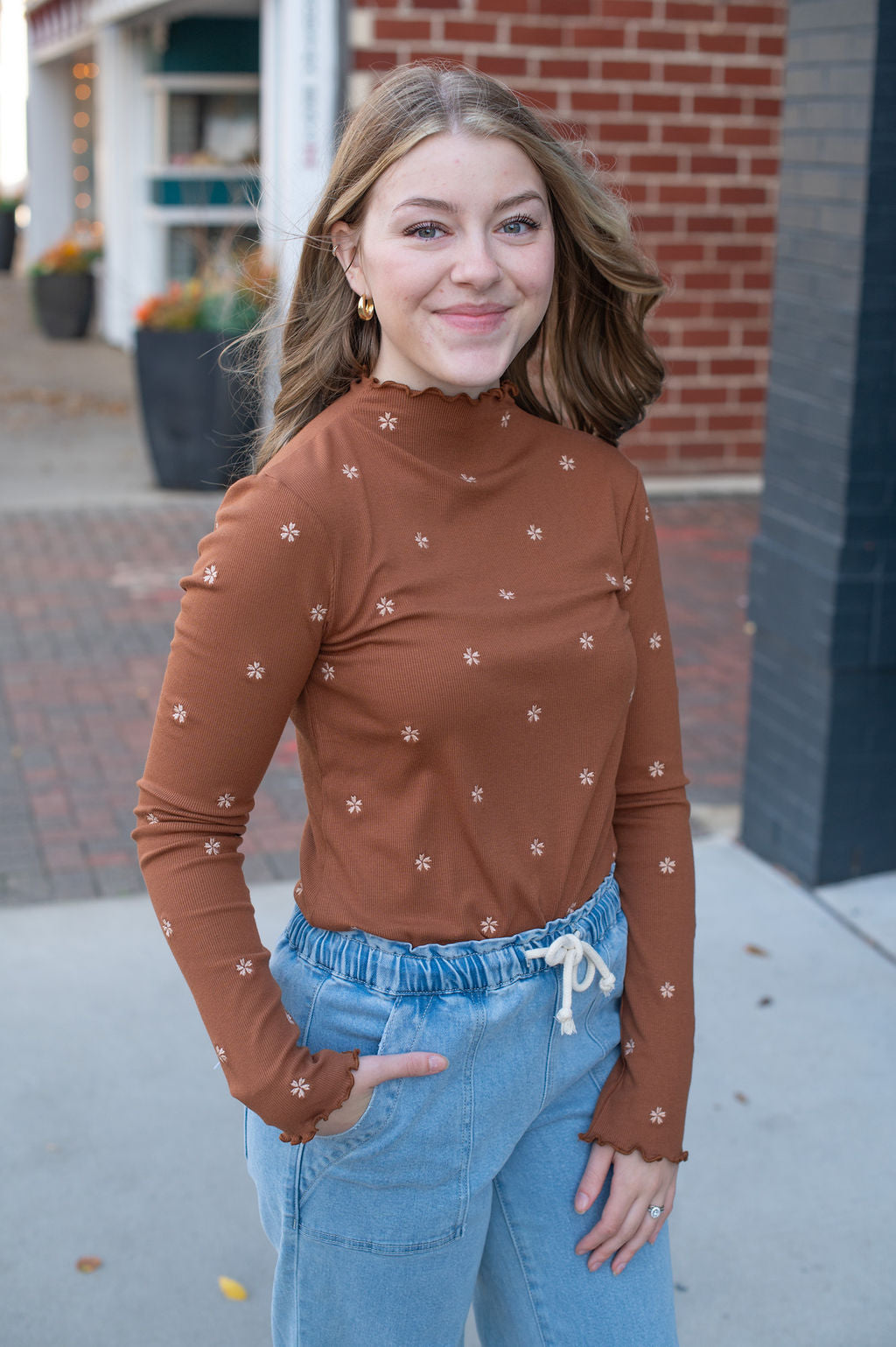 Caramel Floral Embroideried Mock Neck To9p