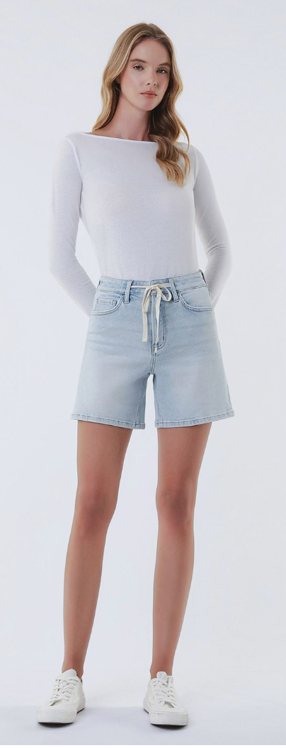 Vervet Midi Light Wash Shorts